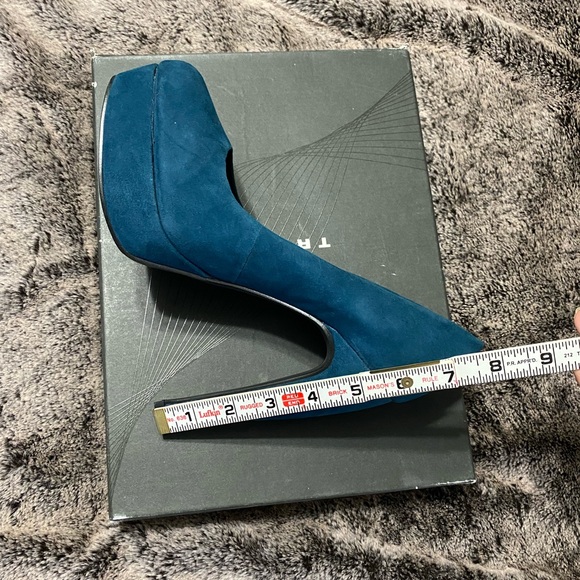 Trouvé Suede Sapphire Pumps 8.5 - Picture 9 of 13